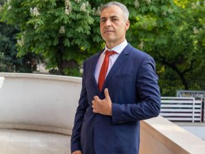 REMAX Klass oferă servicii integrate pentru spații industriale – de la evaluare la promovare, alături de Valentin Bucheru