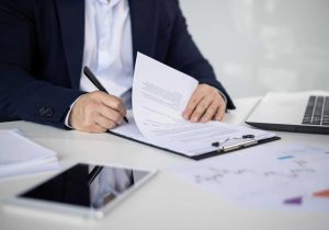 Credite de nevoi personale – ce documente sunt necesare și cum îți pregătește The Money Advisor dosarul complet pentru bancă